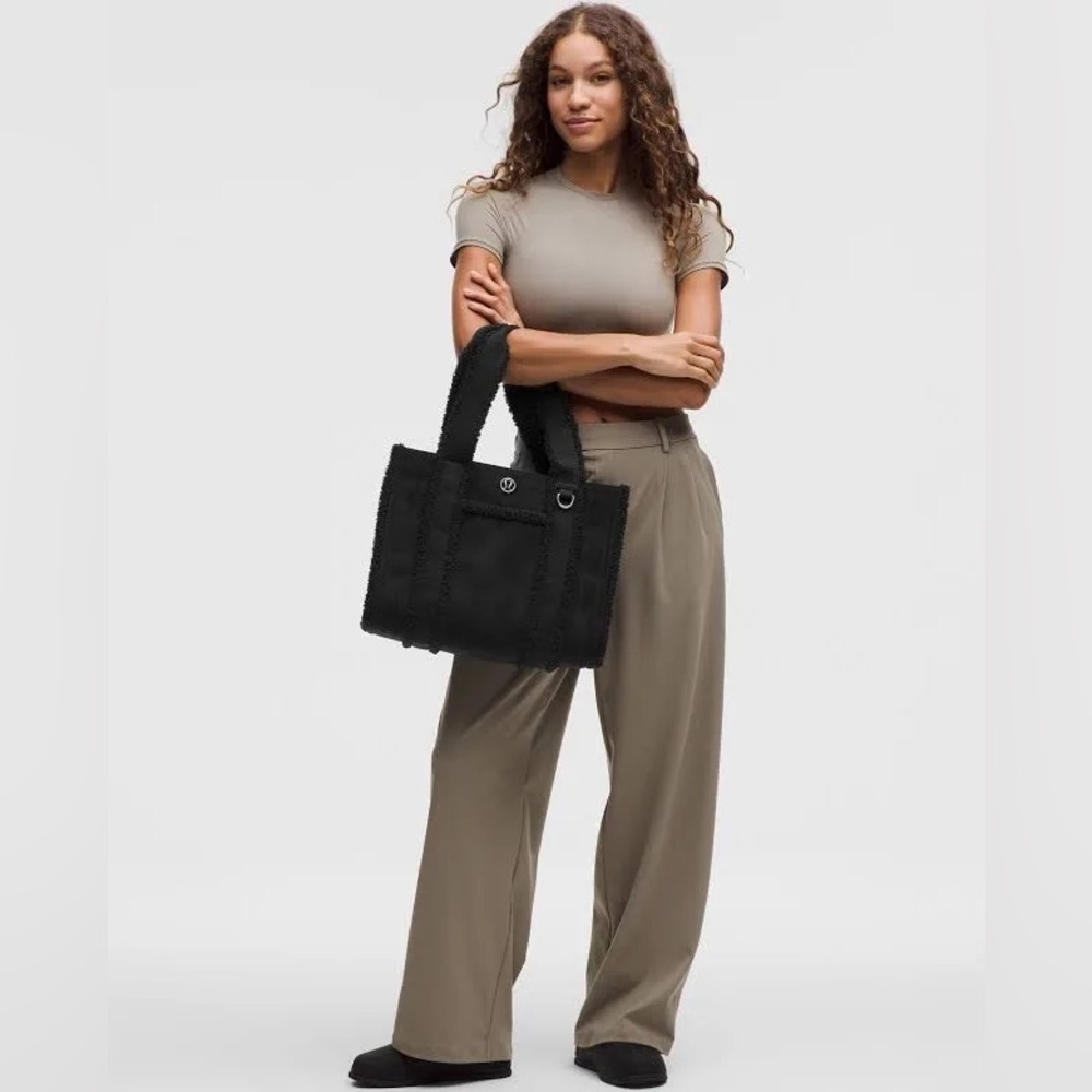 New limited edition 10L Boxy furry Tote Bag - Classic Everyday carry